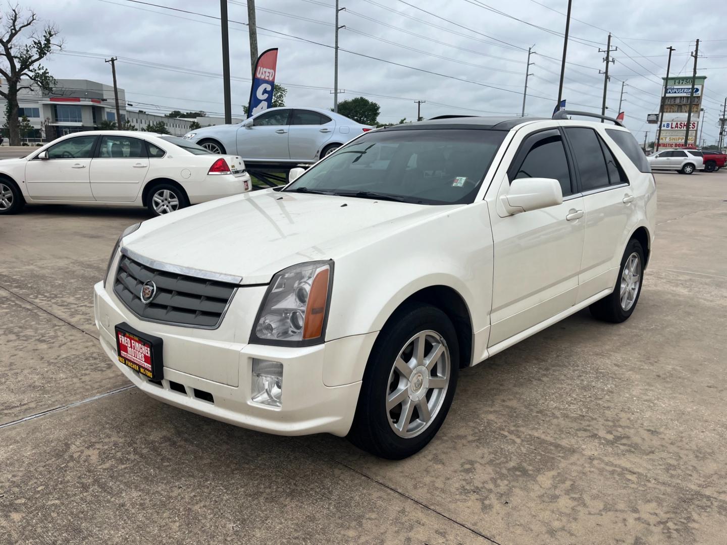 2005 white /TAN Cadillac SRX V6 (1GYEE637250) with an 3.6L V6 DOHC 24V engine, 5-Speed Automatic Overdrive transmission, located at 14700 Tomball Parkway 249, Houston, TX, 77086, (281) 444-2200, 29.928619, -95.504074 - Photo#2